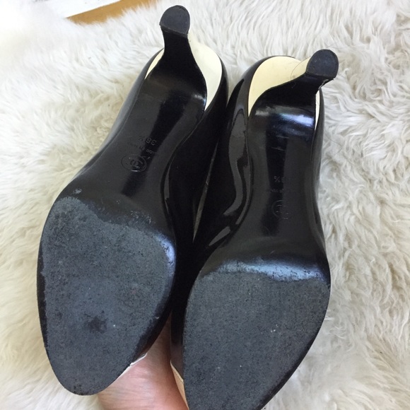 CHANEL CC Black and White Cap-Toe Pumps - Picture 5 of 8